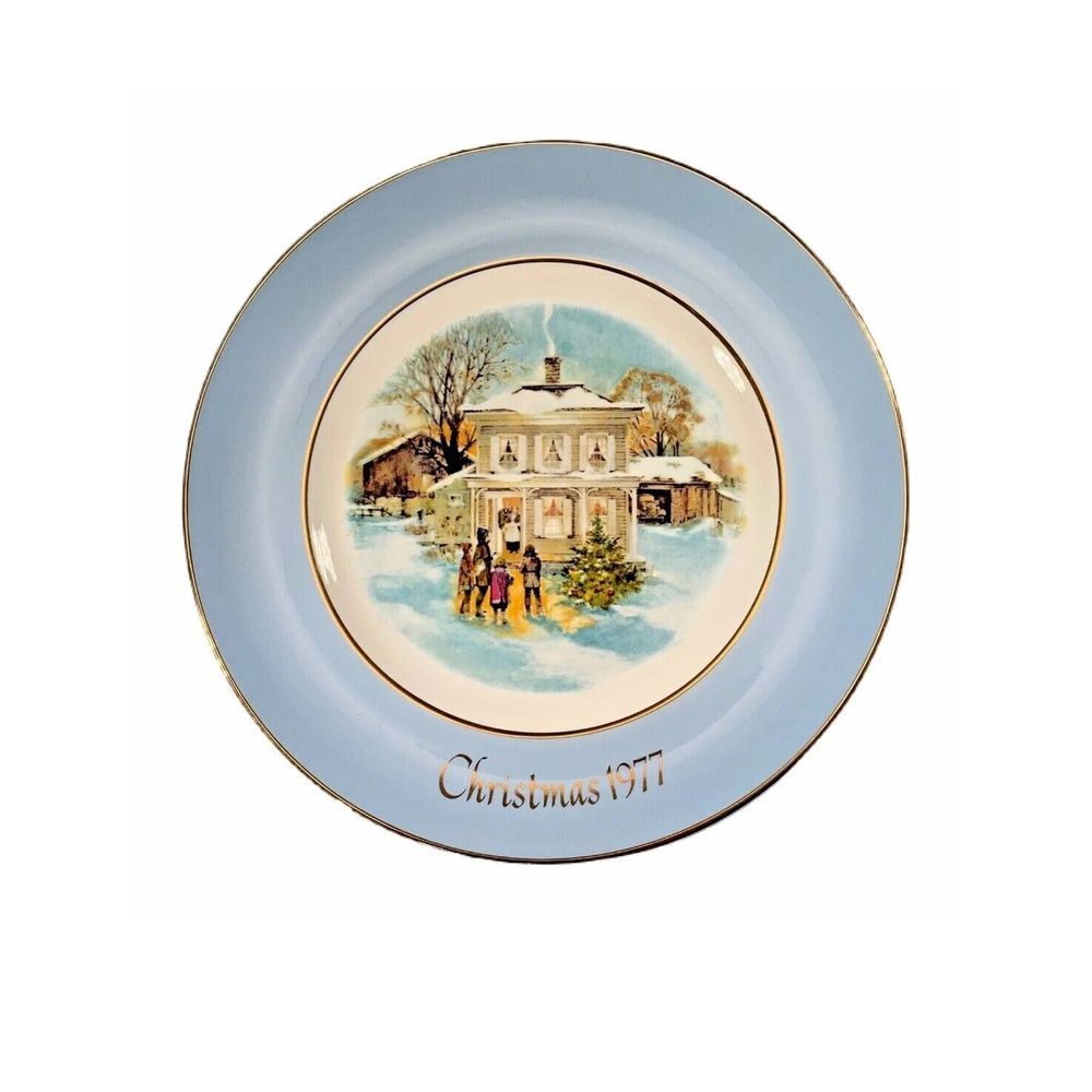 Avon Christmas Plate 1977 Carollers In The Snow by Enoch Wedgewood Original Box